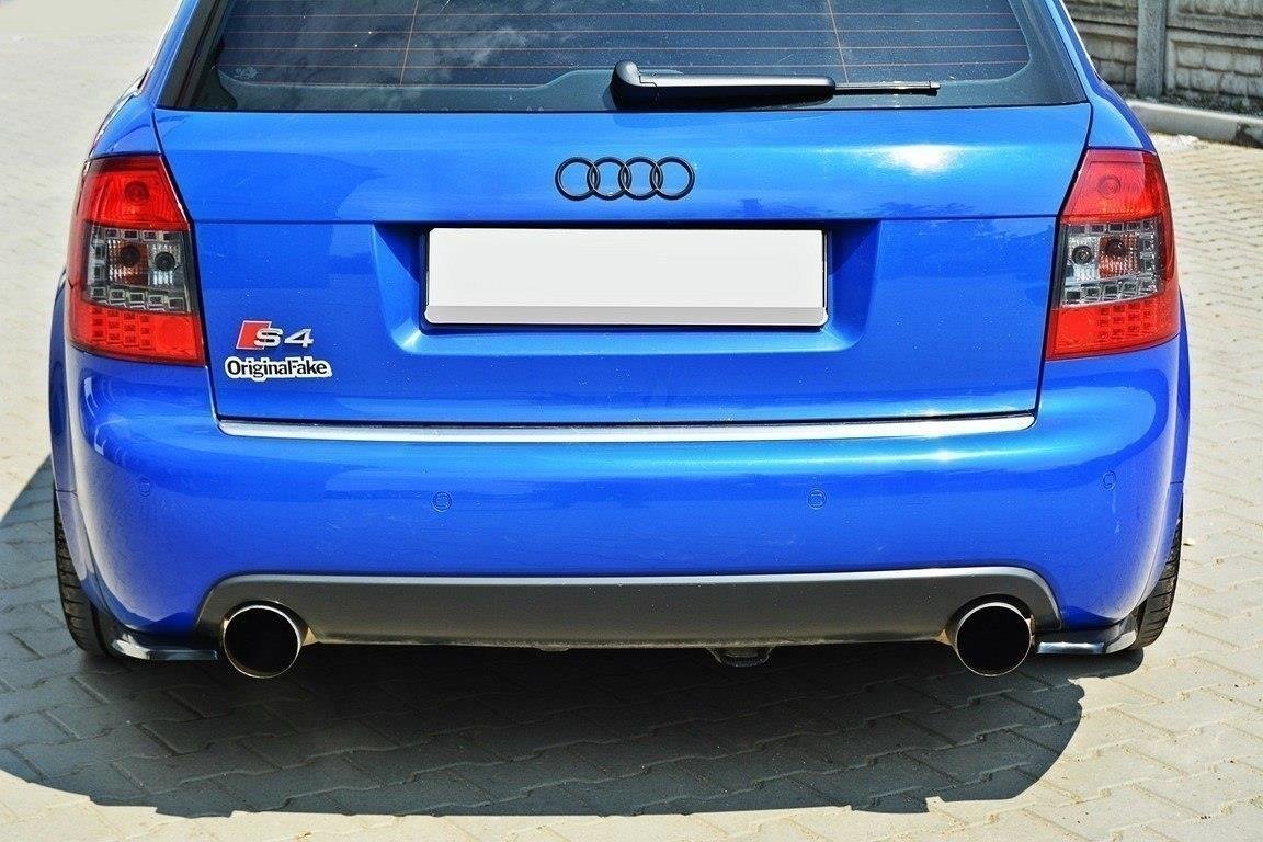 Nærbilde av sideflap bak for Audi S4 B6 Avant med strukturert overflate