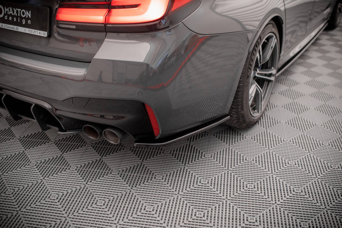 Sideflaps bak BMW M5 F90 – bakside splittere i ABS-plast fra Maxton Design