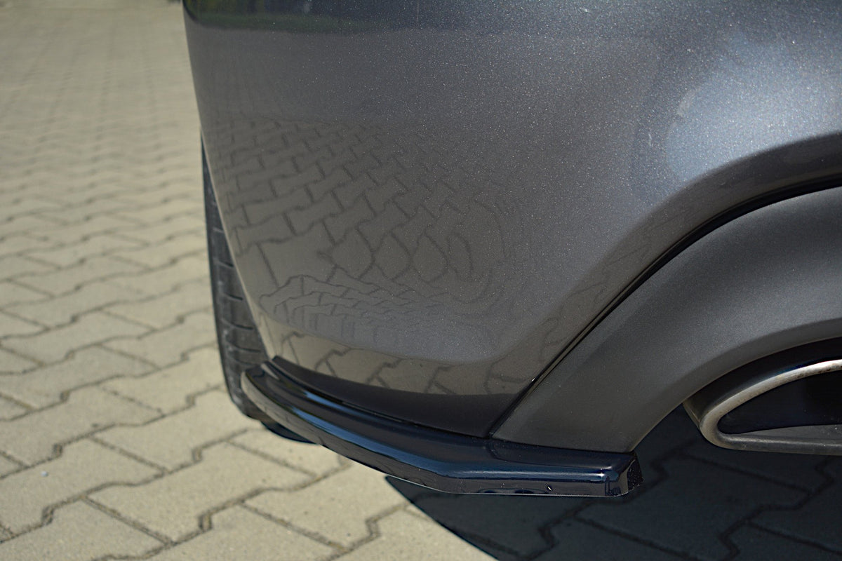 Bakre sideflaps til Hyundai Genesis Coupe MK1 sett skrått bakfra
