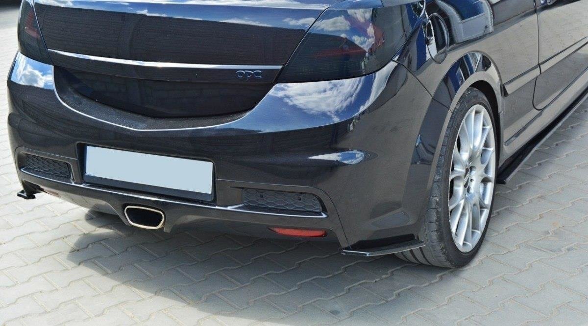 Sideflap bak for Opel Astra H OPC montert på bakre støtfanger, skrå vinkel