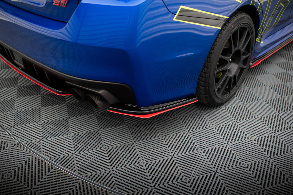 Bakre sideflaps V.2 til Subaru WRX STI montert på bakstøtfanger, sett bakfra