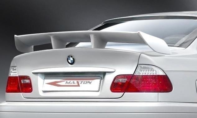 Universalspoiler fra Maxton Design i ubehandlet glassfiber, sett skrått fra siden