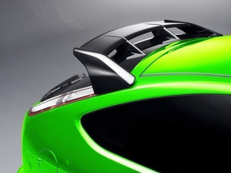 Takspoiler i RS Look til Ford Focus MK2 Hatchback sett bakfra