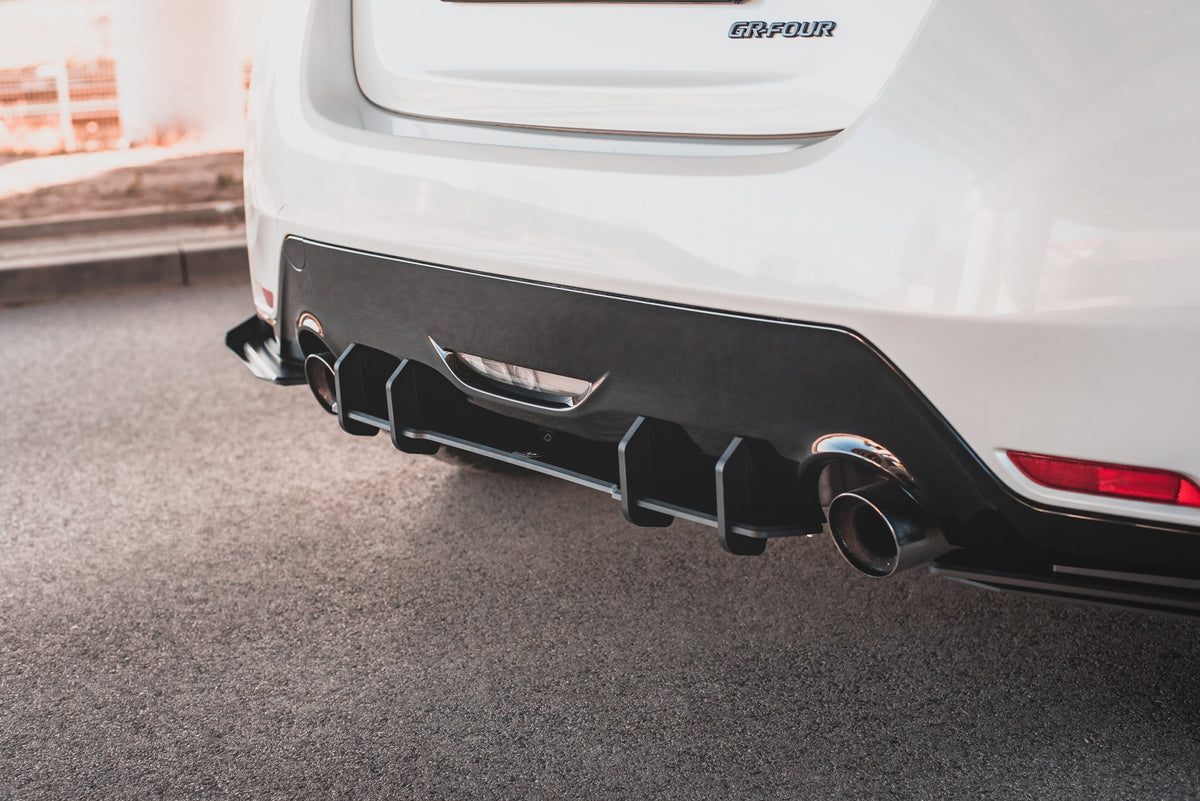 Bakre diffuser montert under støtfanger på Toyota GR Yaris Mk3