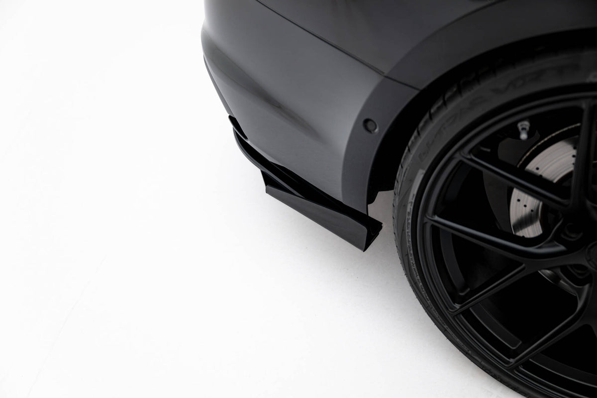 Sideflaps bak til Audi RS5 Sportback F5 i matt svart, produktbilde forfra