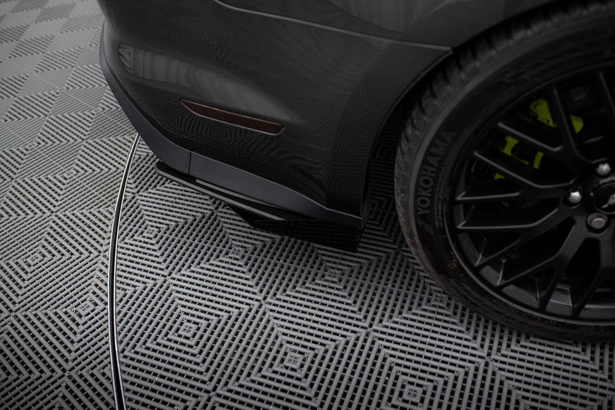 Sideflaps bak til Ford Mustang GT MK6 i matt svart, vist ovenfra