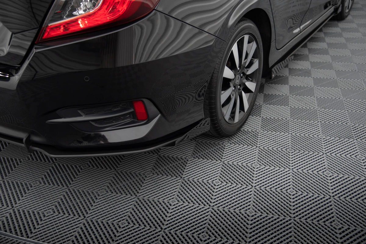 Nærbilde av CNC-frest ABS-overflate på bakre sideflaps for Honda Civic X