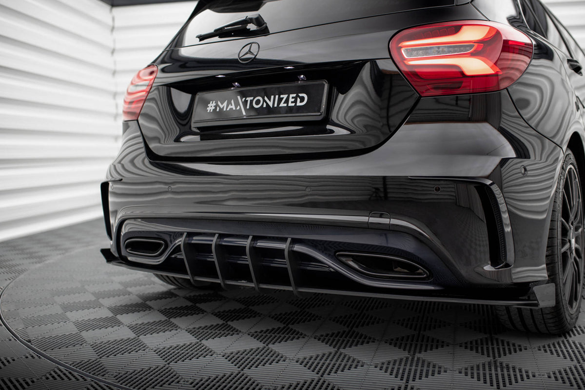 Maxton Design Street Pro sideflaps for Mercedes A-Klasse W176 sett fra skrå vinkel