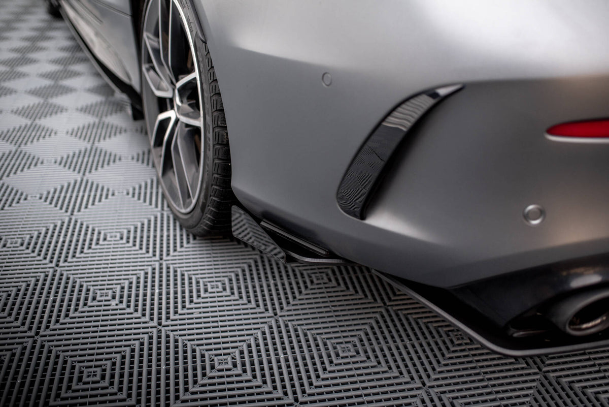 Sideflaps bak til Mercedes C43 AMG Coupe C205 Facelift, sett bakfra i matt svart