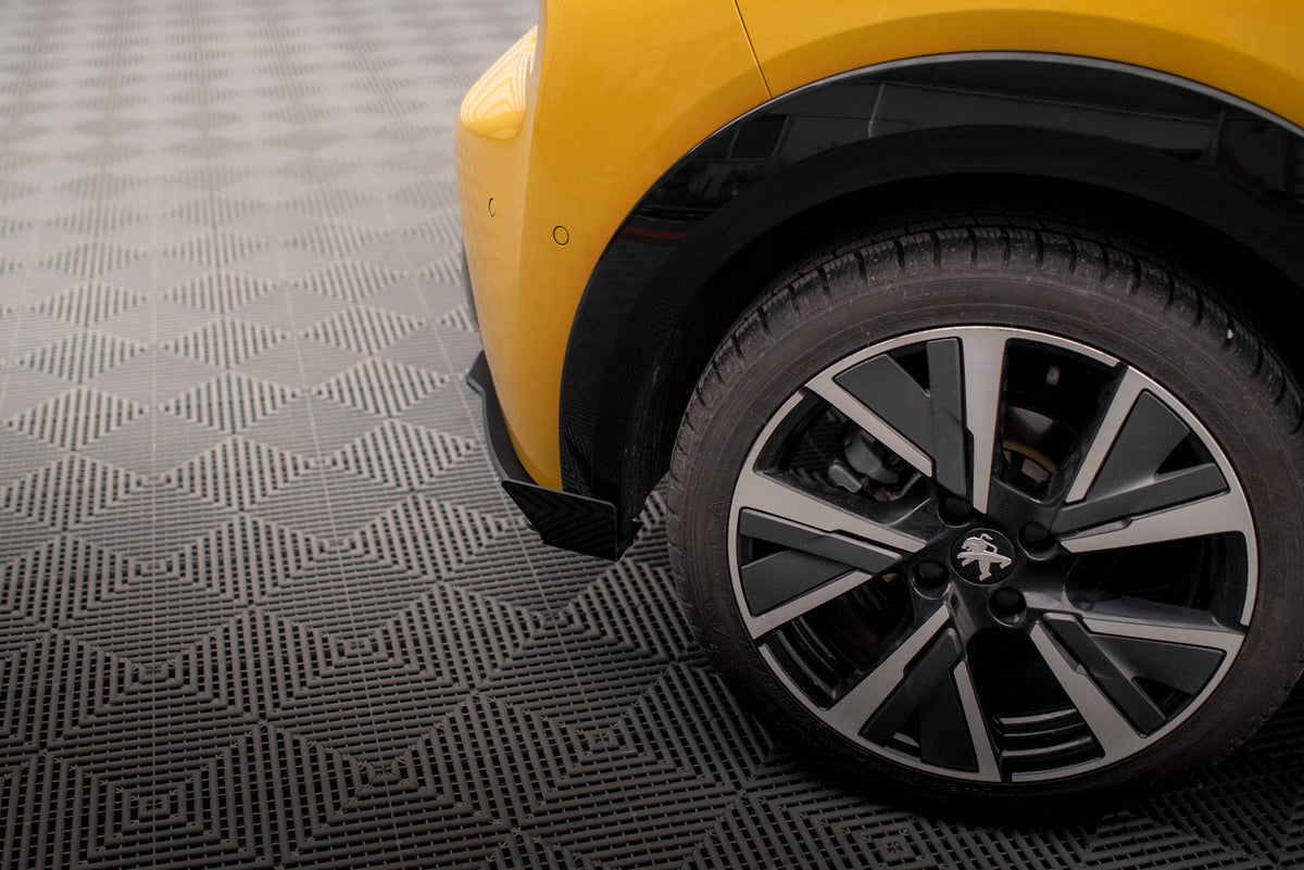 Bakre sideflaps til Peugeot 208 GT Mk2 i blank svart finish, sett ovenfra