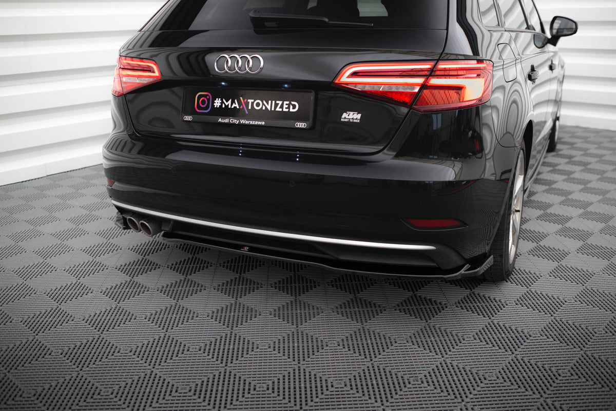 Sideflaps bak for Audi A3 Sportback 8V Facelift, sett ovenfra med begge deler synlige