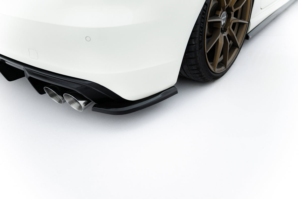 Sideflaps bak for Audi S3 Sportback 8V i strukturert svart, sett ovenfra