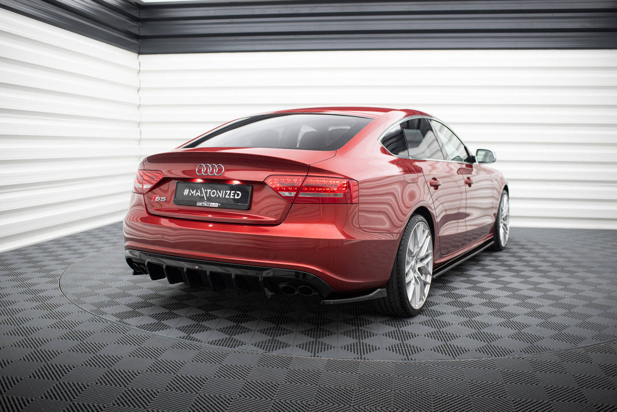 Sideflaps bak montert på Audi A5 S-Line Sportback 8T, vist bakfra
