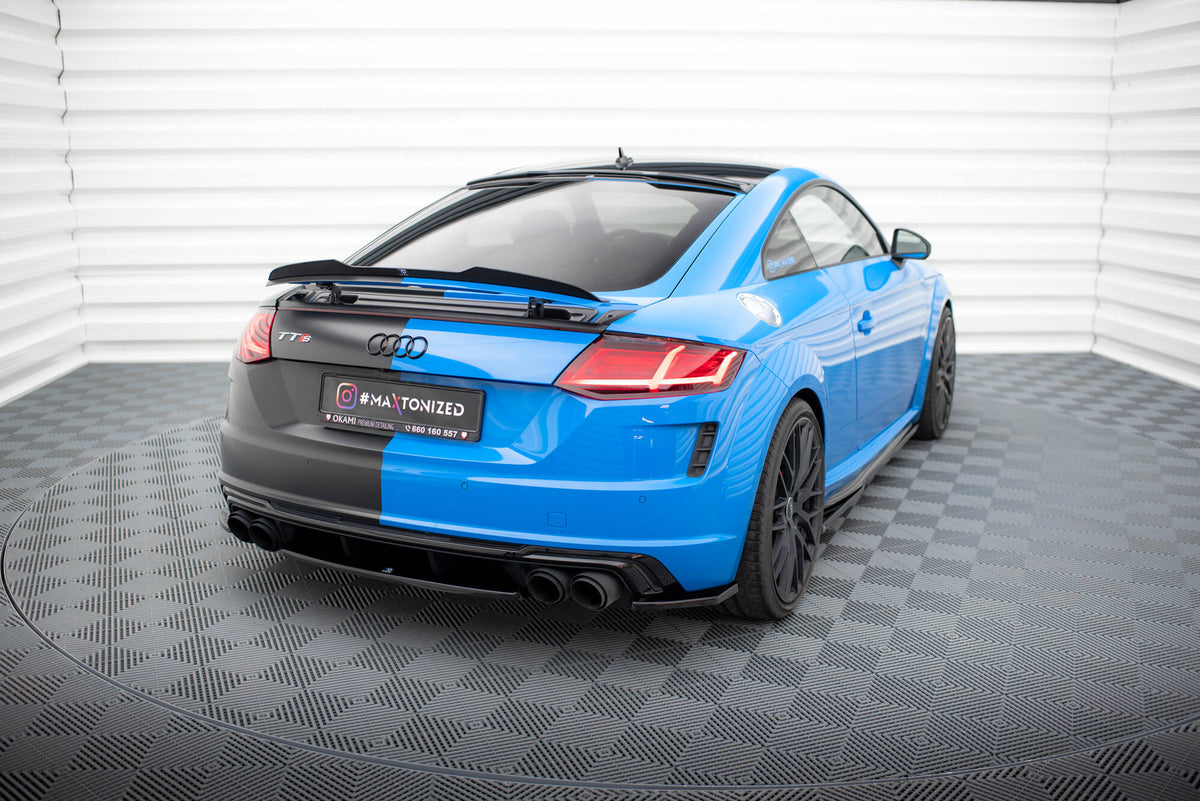 Maxton Design sidesplittere bak montert på Audi TT S 8S, skrå vinkel bakfra