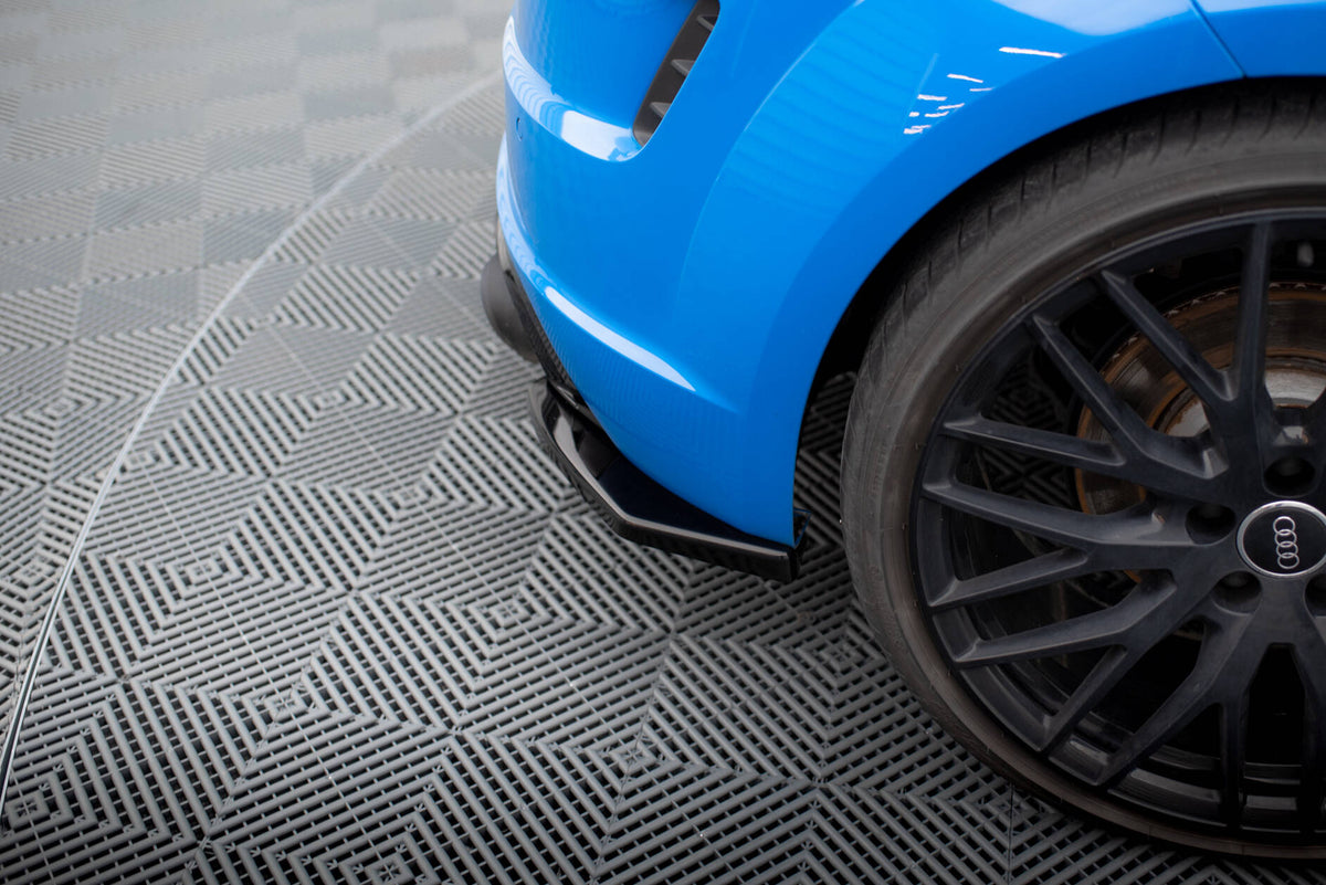 Nærbilde av bakre sideflap i ABS-plast for Audi TT S 8S Facelift