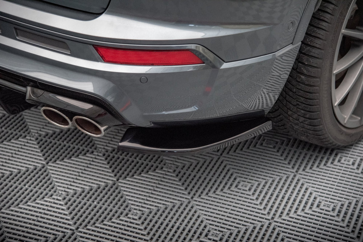 Bakre sideflaps til Cupra Ateca fra Maxton Design, sett skrått bakfra