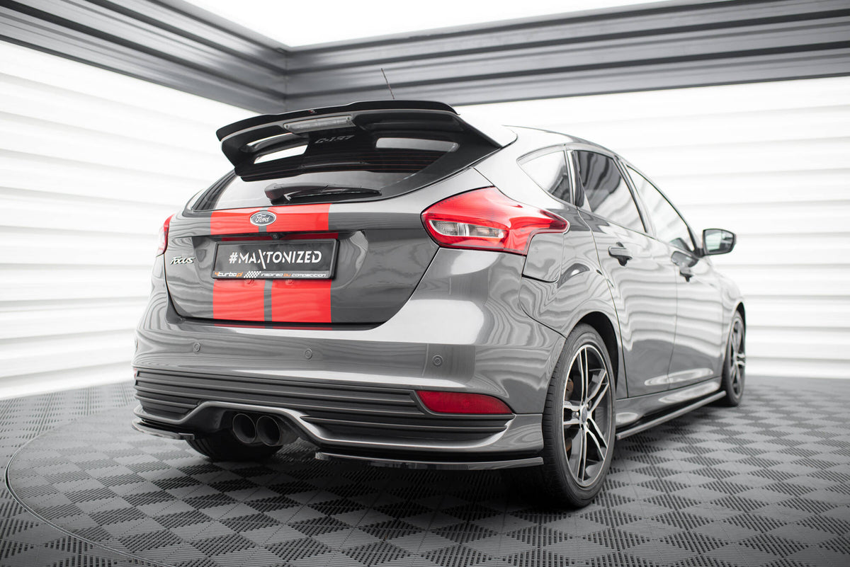 Sideflap bak montert på bakre støtfanger Ford Focus ST Mk3, nærbilde