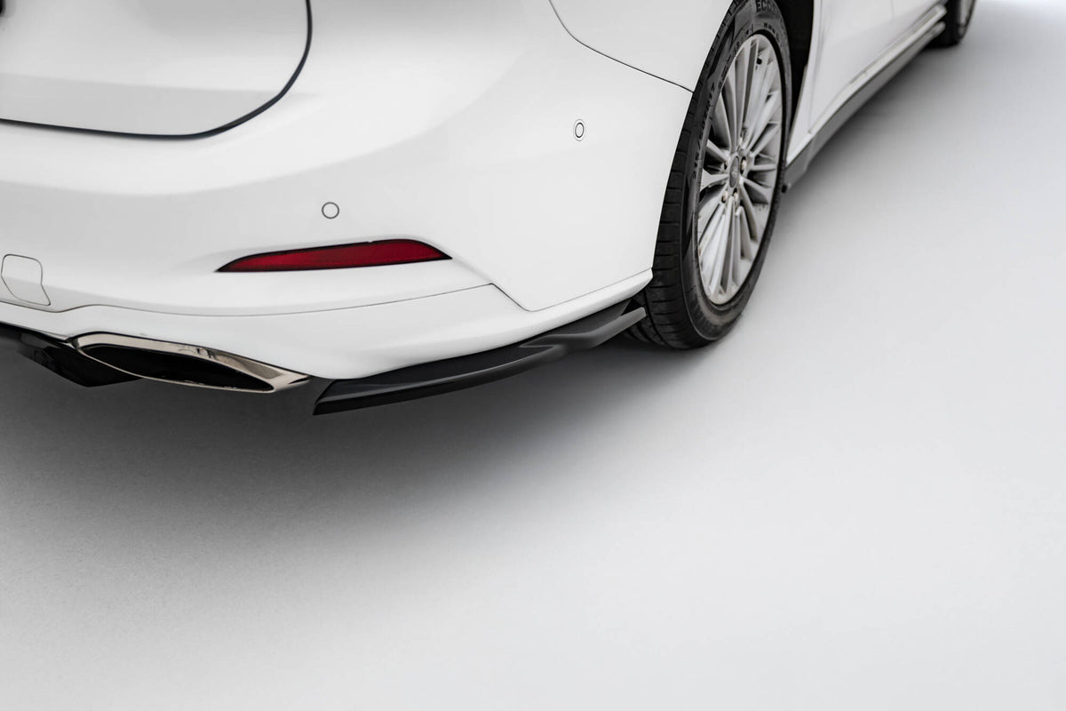 Bakre sideflaps til Ford Focus Vignale Estate MK4 i sort ABS-plast, sett ovenfra