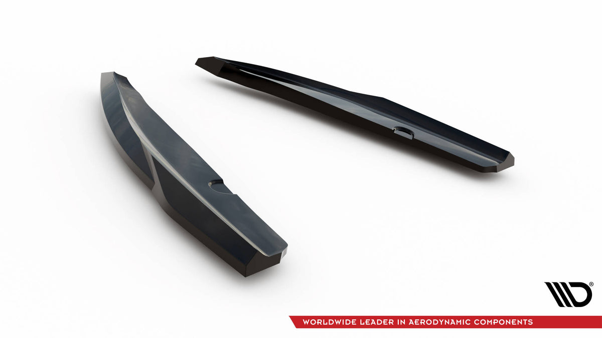 Komplett sett med bakre sideflaps til Ford Focus Vignale Estate MK4 med festemateriell