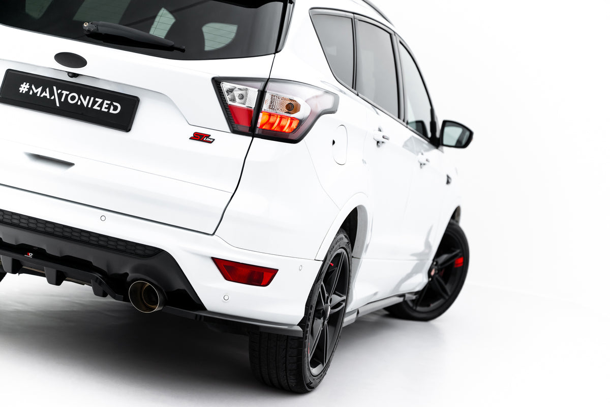Sidesplittere bak i blank sort ABS montert på Ford Kuga ST-Line Mk2 Facelift