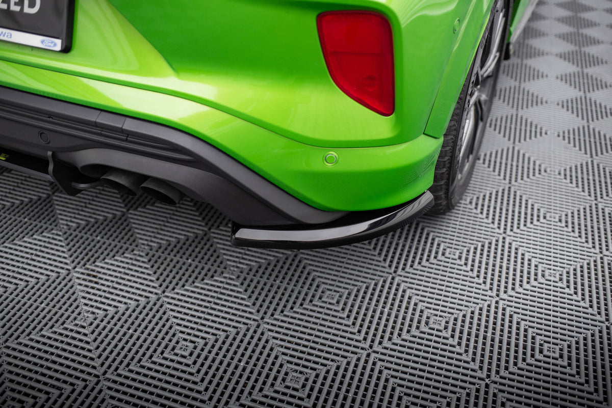 Bakre sideflaps til Ford Puma ST Mk1 fra Maxton Design, sett i skrå vinkel