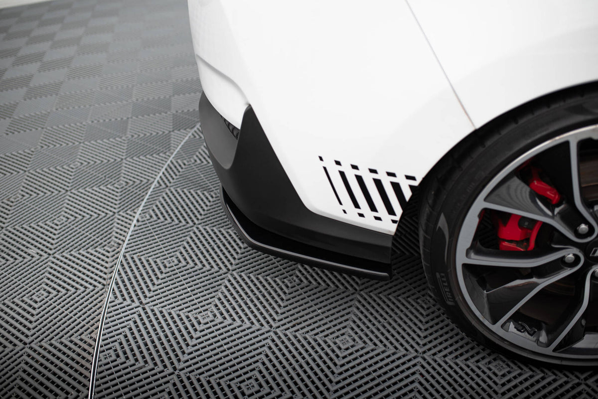 Nærbilde av sideflap i ABS-plast for Hyundai i30 N Fastback