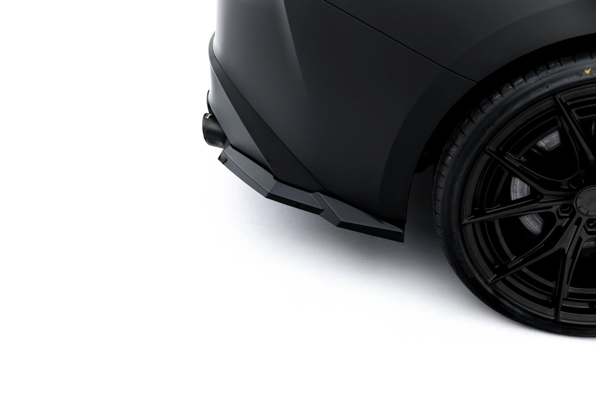 Maxton Design sidesplittere bak montert på Lexus IS 500