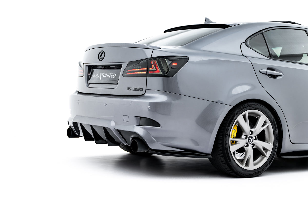 Sidesplittere bak Lexus IS F-Sport sett i sort ABS-plast fra Maxton Design