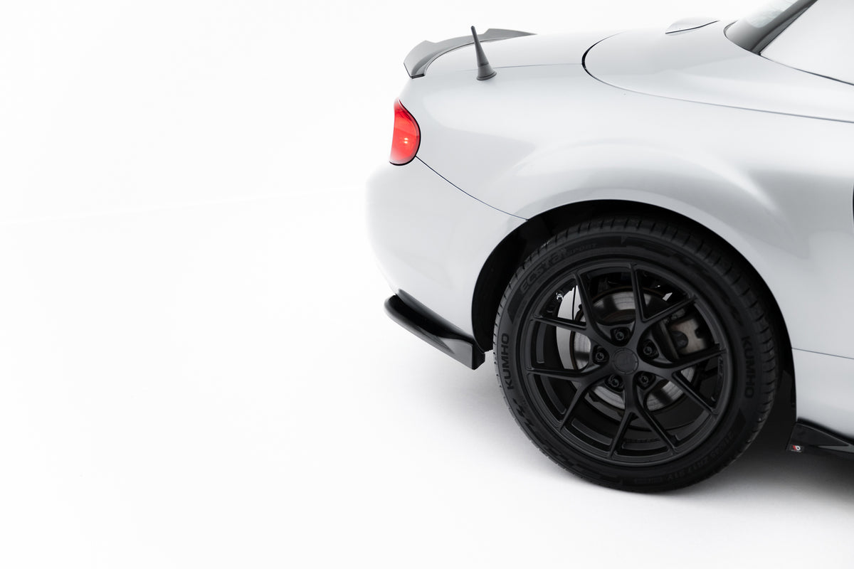 Bakre sideflaps på Mazda MX-5 NC Facelift vist fra siden med synlig passform