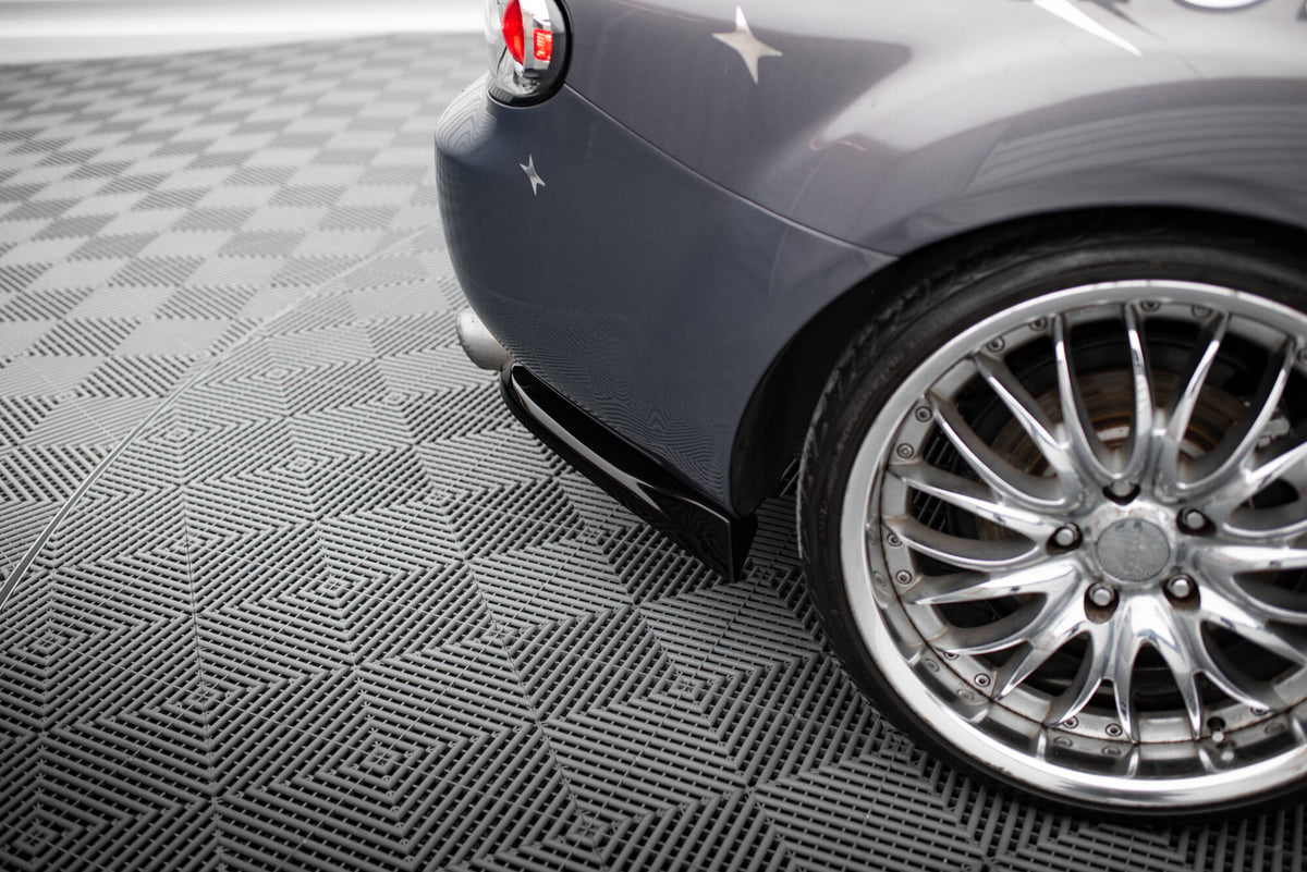 Nærbilde av bakre sidesplitter for MX-5 NC i ABS-plast
