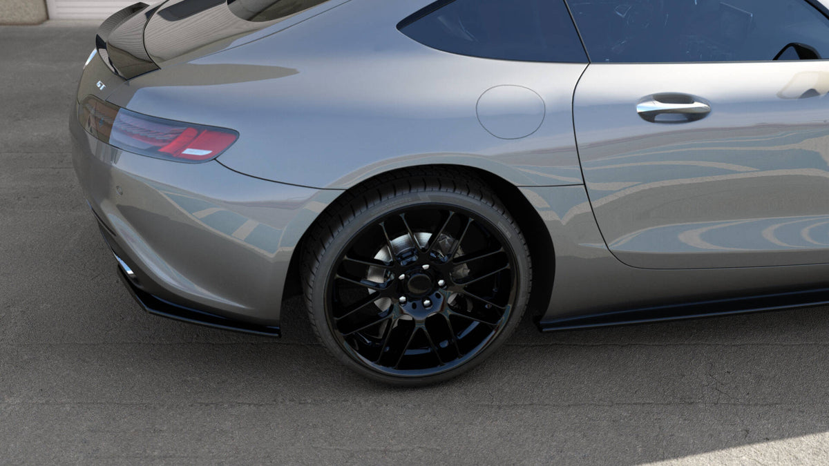 Sideflap bak i sort ABS-plast for Mercedes GT S C190 Facelift i nærbilde