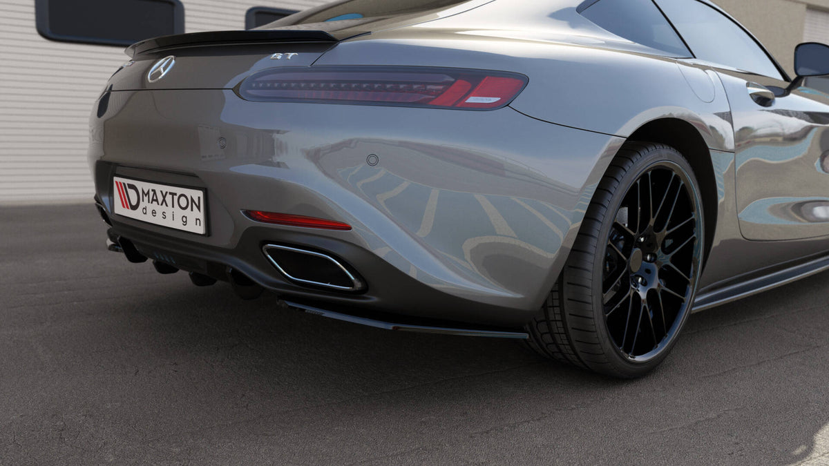 Bakre sideflaps til Mercedes GT C190 Facelift montert på bil, sett bakfra