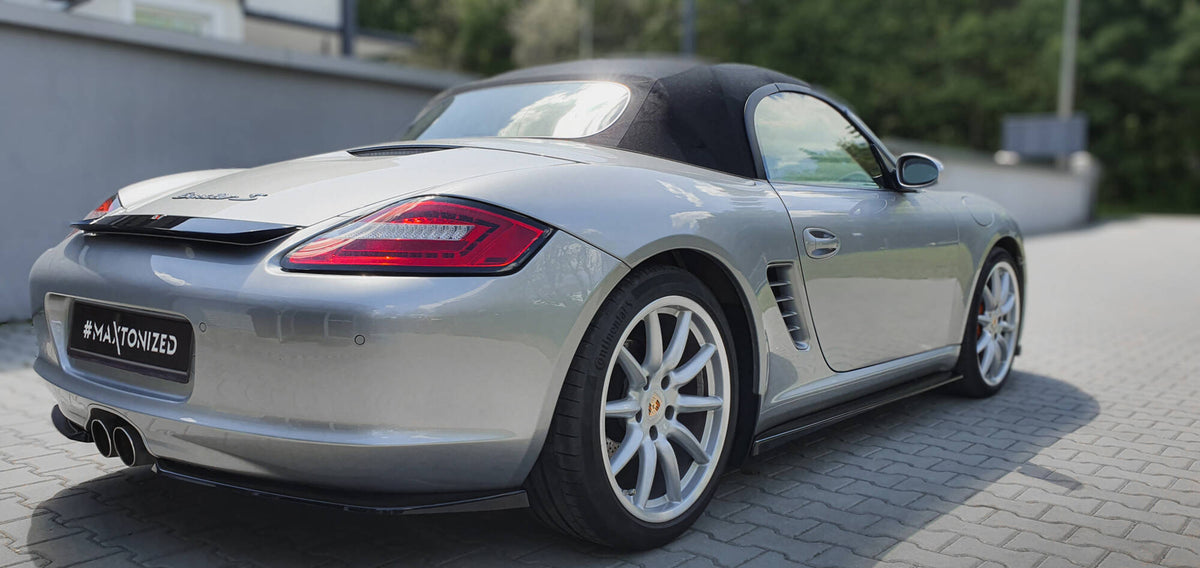 Sideflap montert på bakpartiet til en Porsche Boxster 987