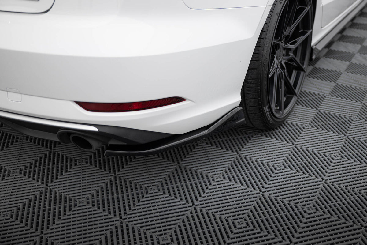 Sideflaps bak V.1 til Audi A3 Sedan 8V Facelift i sort finish, sett ovenfra