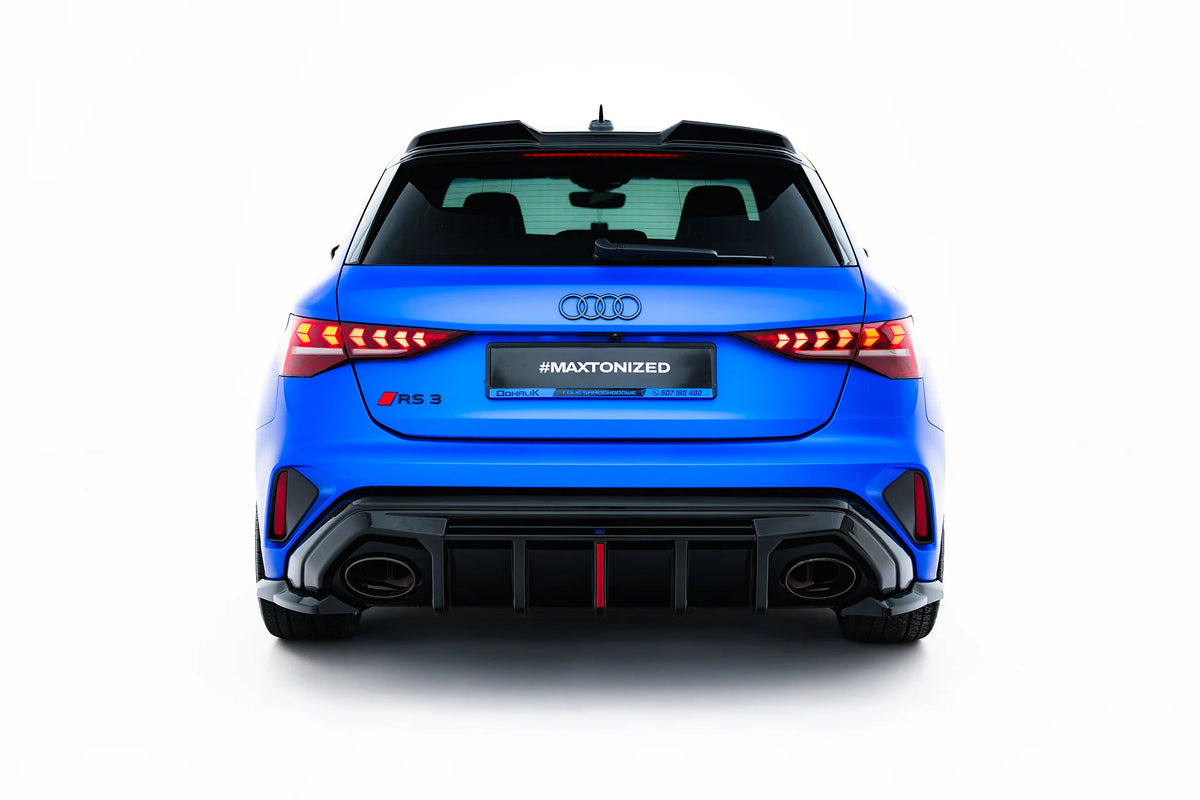 Venstre og høyre sidesplitter bak montert på Audi RS3 Sportback 8Y