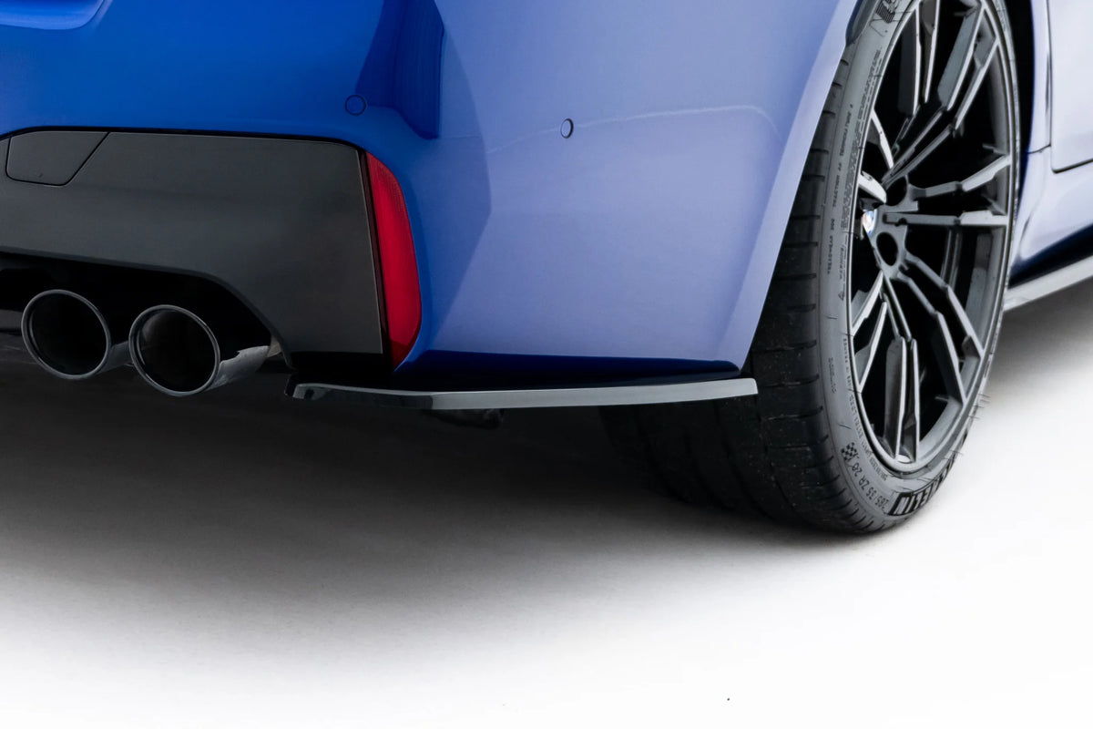 Sidesplitter bak montert på bakre støtfanger på BMW M5 F90 Facelift