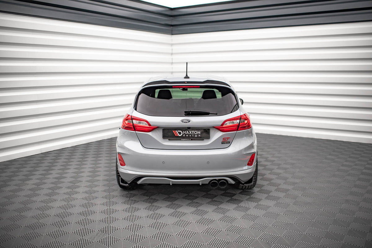 Sidesplittere bak montert på Ford Fiesta ST Mk8, skrå vinkel bakfra