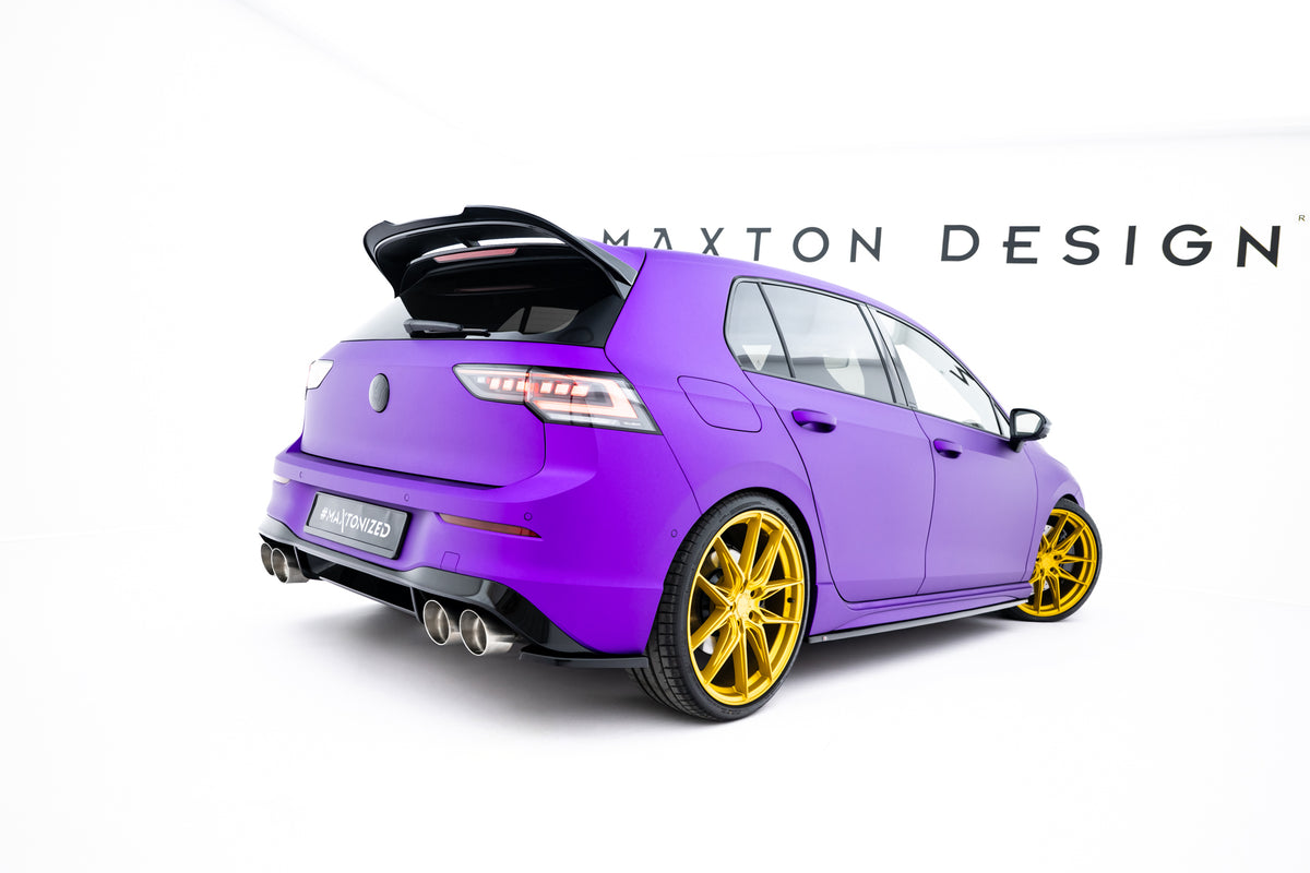 Nærbilde av sidesplitter bak i Gloss Black for Golf R Mk8 Facelift