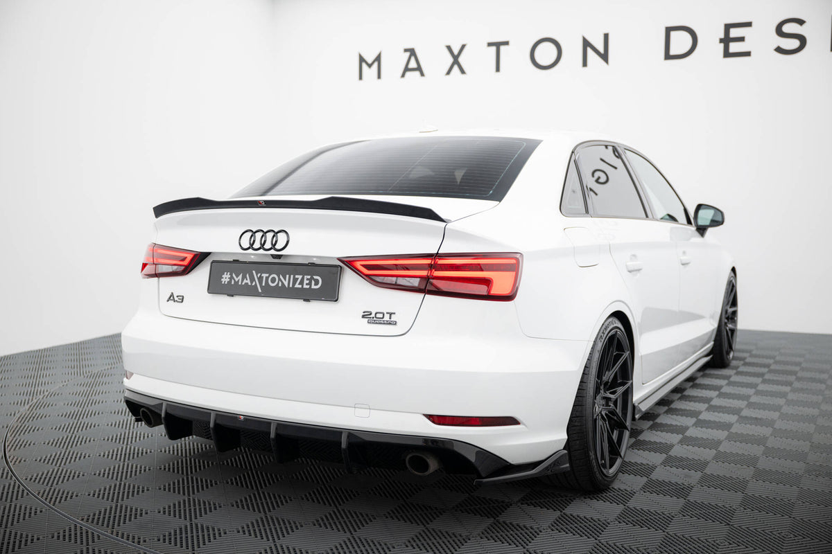 Sidesplittere bak montert på Audi A3 Sedan 8V Facelift i skrå vinkel bakfra