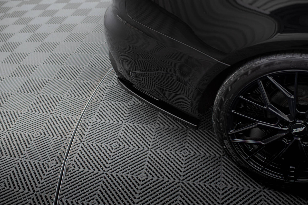Nærbilde av bakre sideflap i ABS-plast for Audi A4 B8