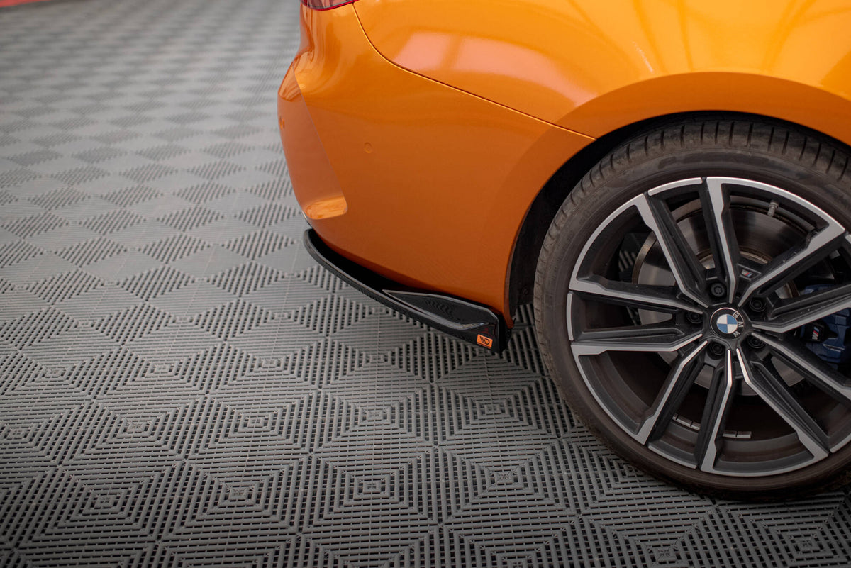Sideflaps bak V2 montert på BMW M440i G22 Coupe bakparti