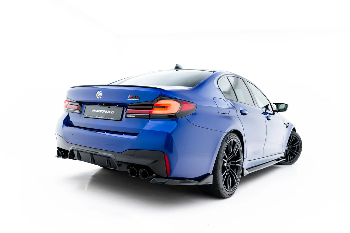 Høyre sidesplitter bak montert på BMW M5 F90 Facelift