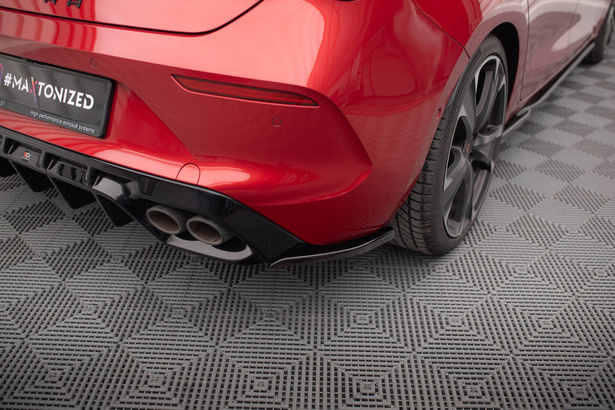 Maxton Design bakre sideflap V.2 til Cupra Leon MK1 vist fra venstre side