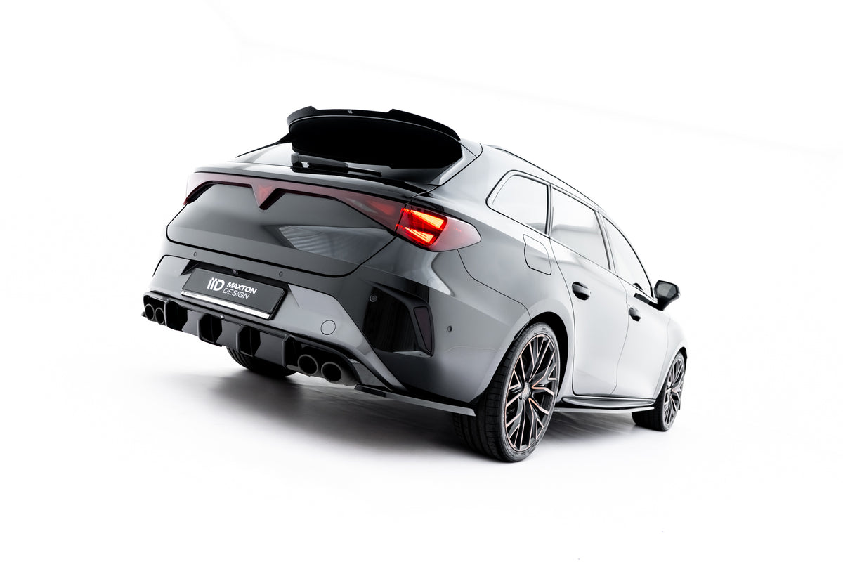 Nærbilde av sidesplitter bak på Cupra Leon ST Mk1 Facelift