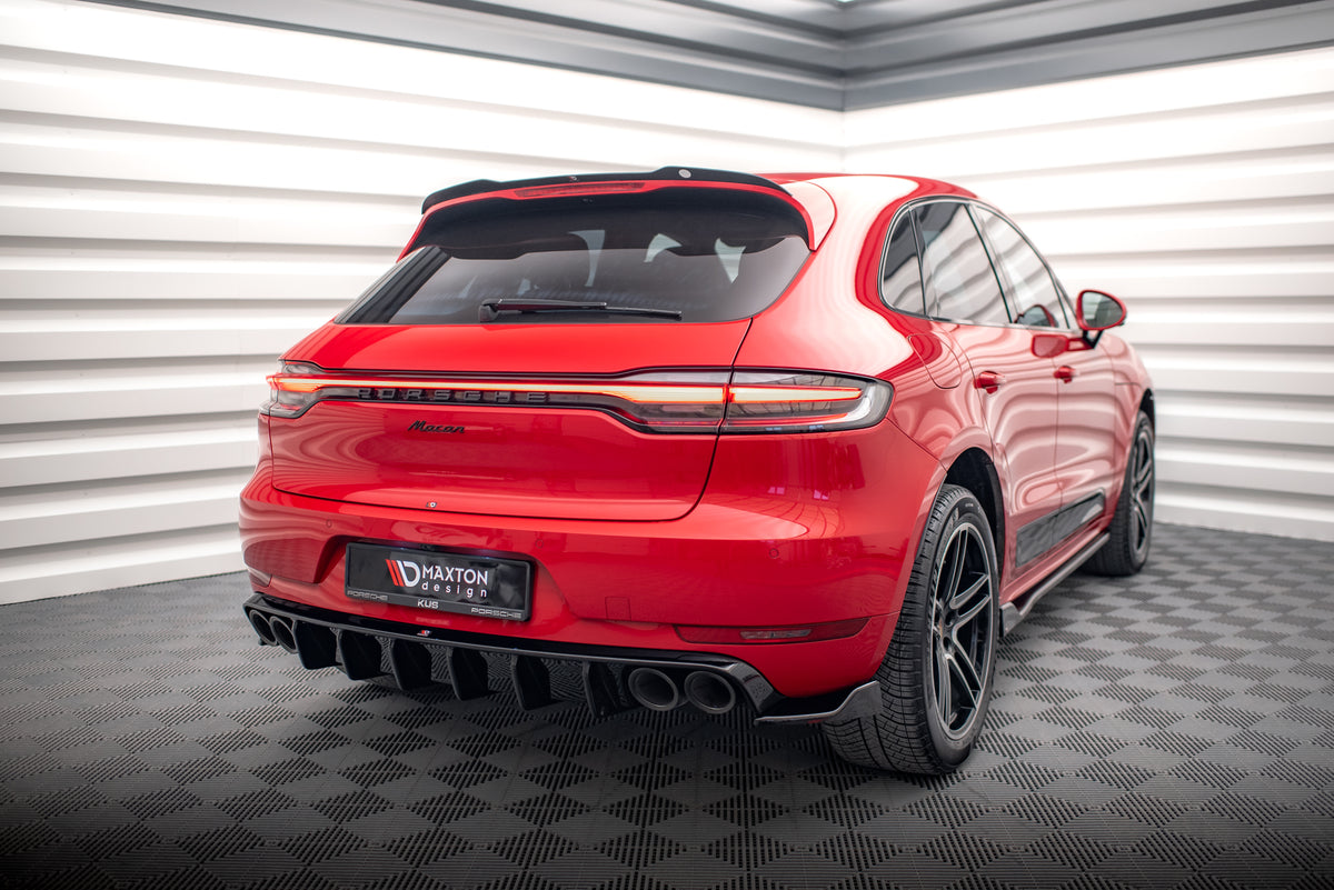 Sideflaps bak V.2 for Porsche Macan GTS Mk1 Facelift sett fra siden i sort ABS-plast