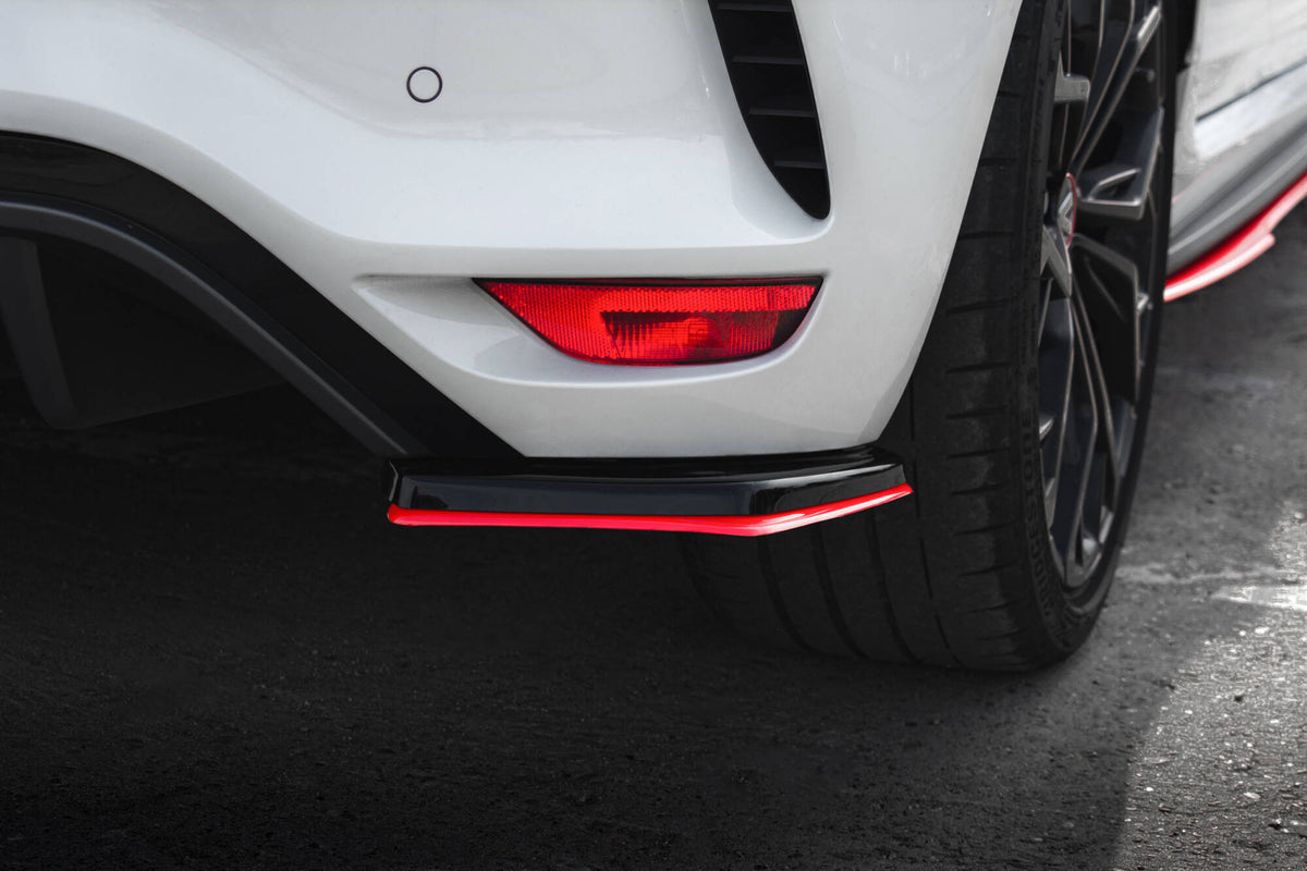 Venstre og høyre sideflap bak til Renault Megane RS MK4 montert på bil