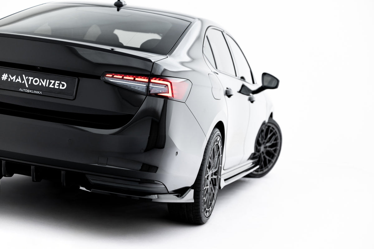 Venstre og høyre sidesplittere til Skoda Superb Sportline Mk4 på bakre støtfanger