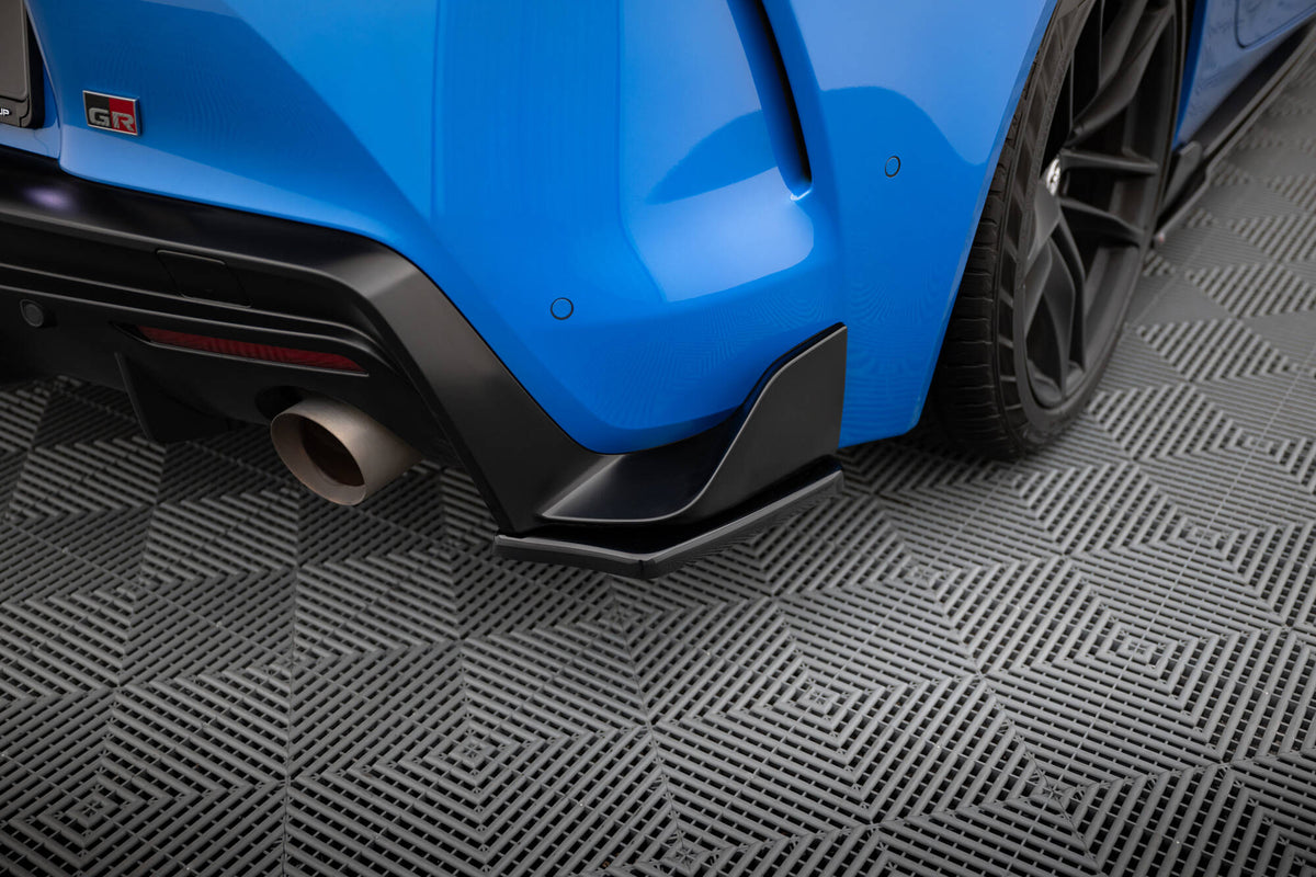 Toyota Supra MK5 bakre sidesplittere V.2 med rød dekorstripe