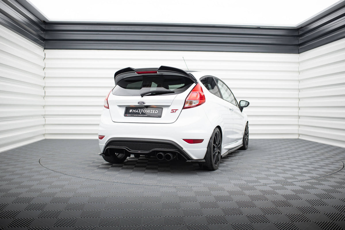 Sideflap montert ved bakre diffuser på Ford Fiesta ST Mk7 i sort finish