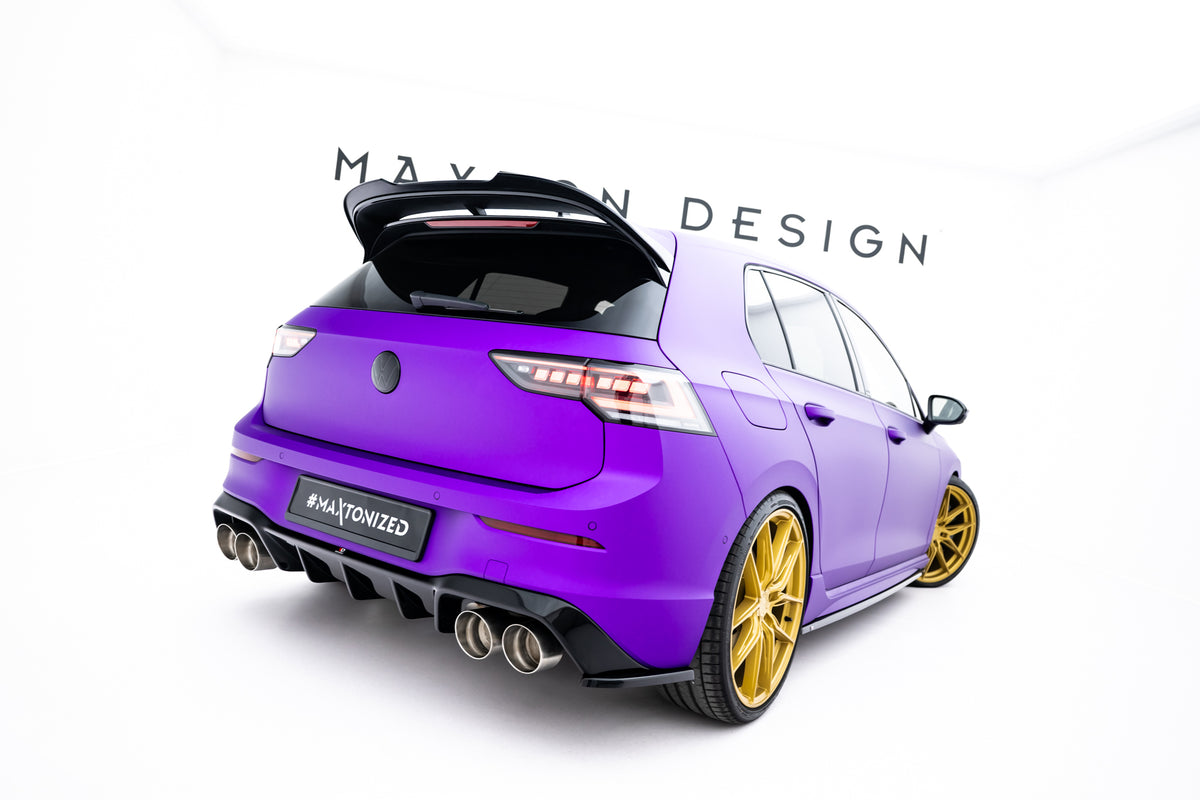Nærbilde av sidesplitter bak i Gloss Black til Golf R Mk8 Facelift